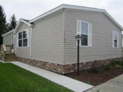 Mobile Home at 17182 Canmore Macomb, MI 48044