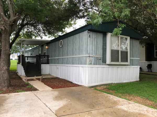 1999 CMH MANUFACTURING INC Mobile Home For Rent