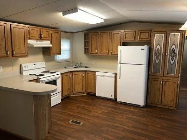 1999 CMH MANUFACTURING INC Mobile Home For Sale