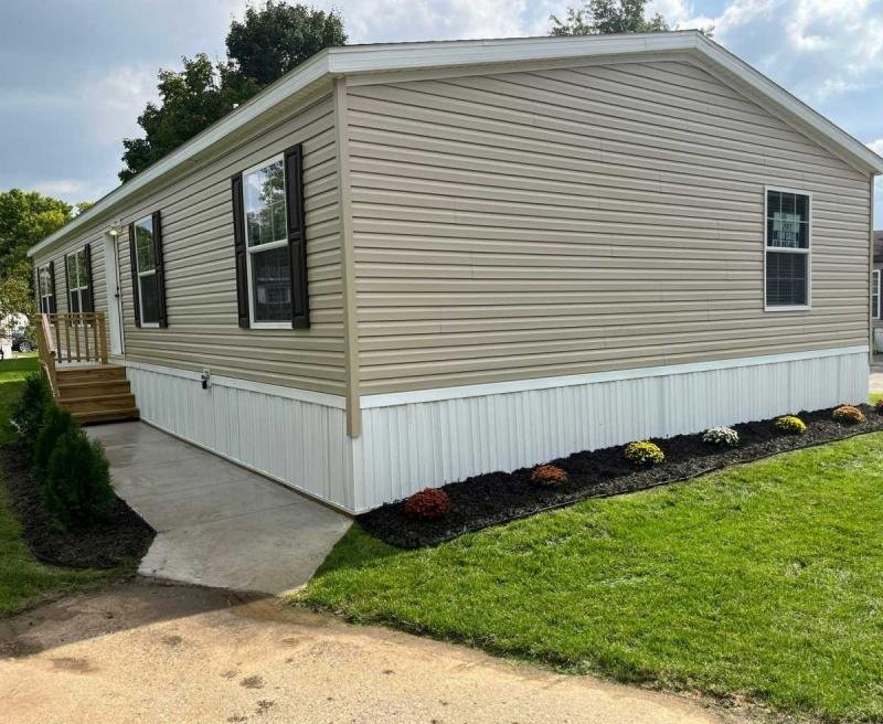 Mobile home available near Lowell Michigan