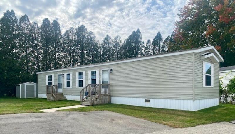 Mobile home available near Lowell Michigan
