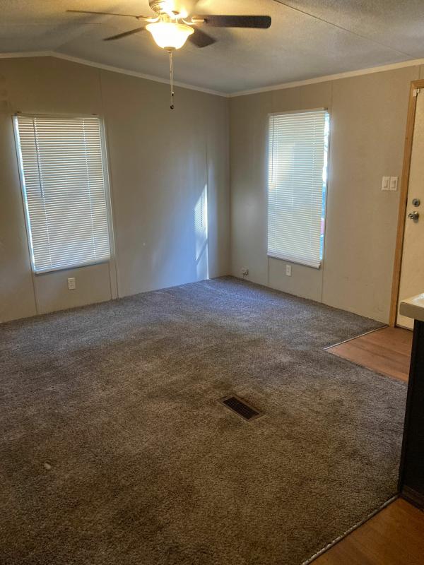 1998 CMH MANUFACTURING INC Mobile Home For Sale
