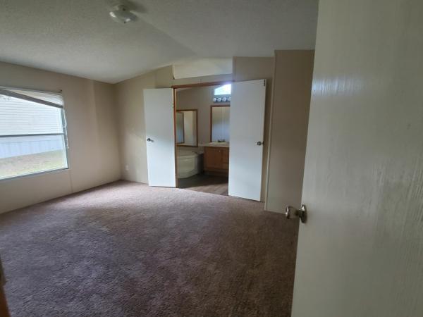 2006 OAK CREEK HOMES Mobile Home For Sale