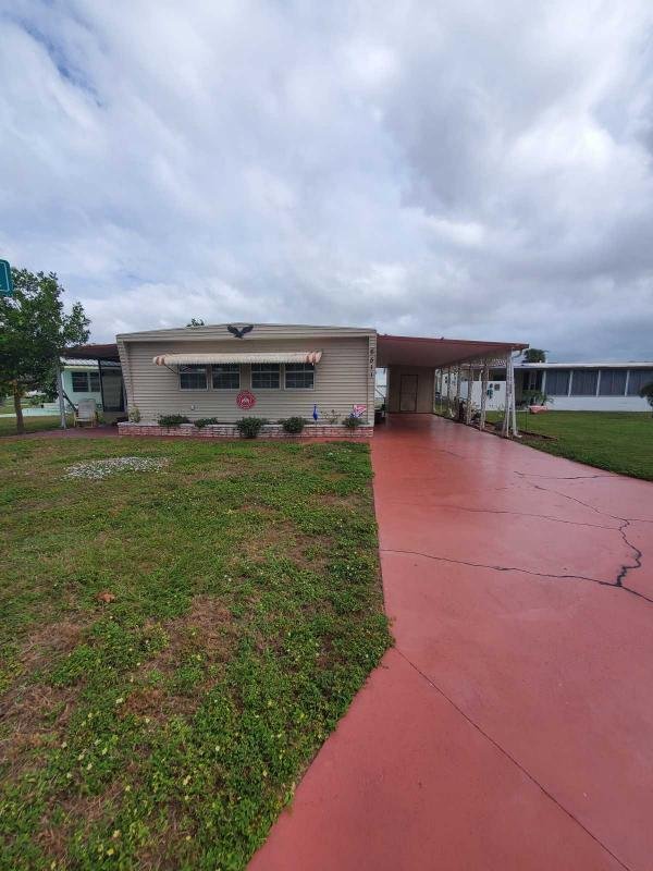 Photo 1 of 2 of home located at 6511 Maui Drive Bradenton, FL 34207