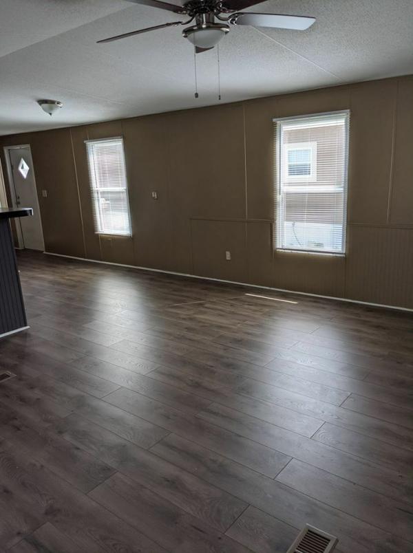 2002 CMH MANUFACTURING INC Mobile Home For Rent