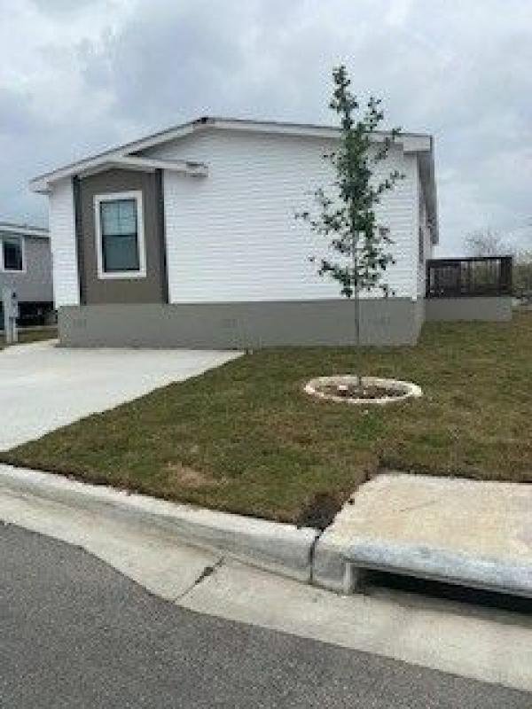Photo 1 of 2 of home located at 7151 Woodlake Pkwy #311 San Antonio, TX 78218