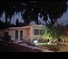 Photo 2 of 10 of home located at 131 Sycamore Drive Tavares, FL 32778