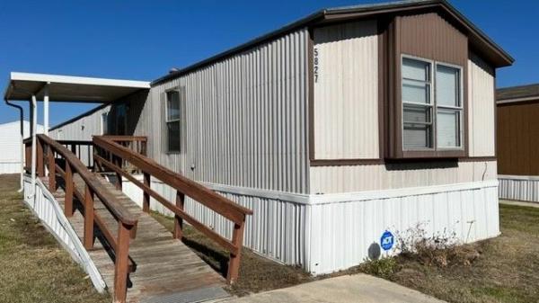 2002 CMH MANUFACTURING INC Mobile Home For Rent