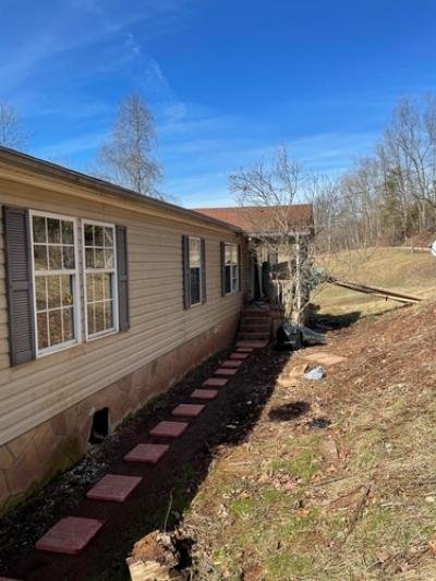 Mobile Home at 203 Wells Hollow Rd Sandyville, WV 25275