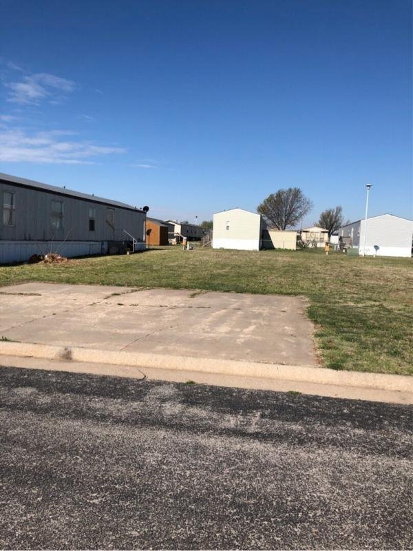 Photo 1 of 1 of home located at 85 Parkway Drive Chickasha, OK 73018