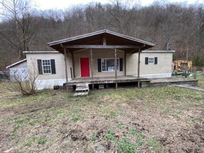 Mobile Home at 1836 Decota Rd Eskdale, WV 25075