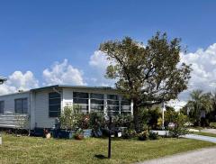 Photo 2 of 35 of home located at 981 Trinidad E Venice, FL 34285