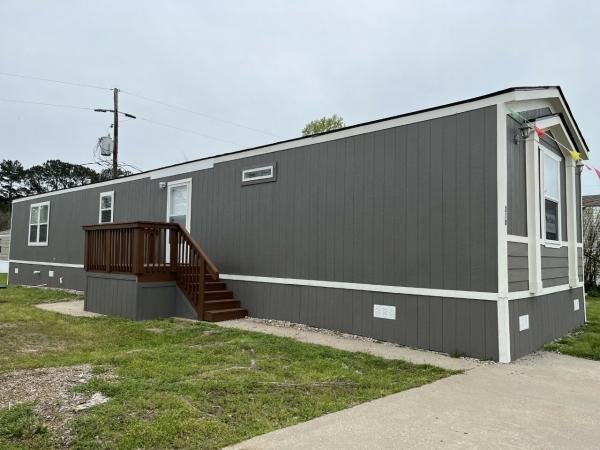 2023 Oak Creek - Lancaster Mobile Home For Sale