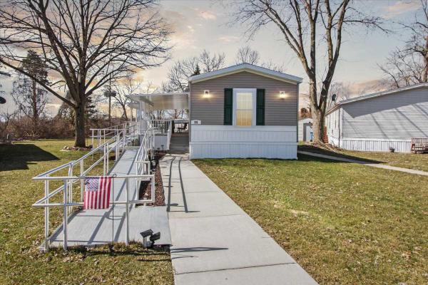 2020 Champion 2020 DD 1670 216 Manufactured Home