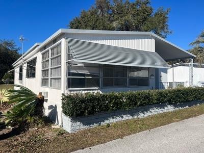 Mobile Home at 36203 Apple Way Site 419 Grand Island, FL 32735