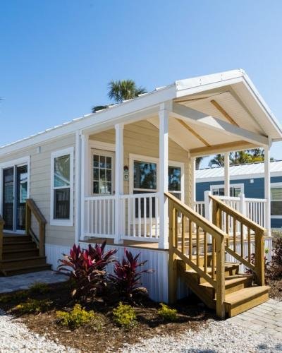 Mobile Home at 2206 Chaney Dr, Lot 0552 Ruskin, FL 33570