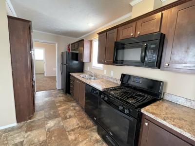 Mobile Home at 40020 N Tothill Cir Sterling Heights, MI 48310