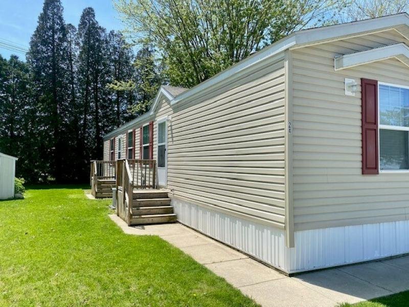 Mobile home available near Lowell Michigan
