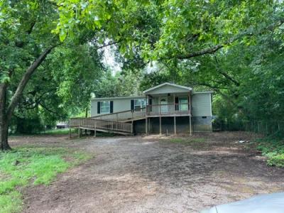 Mobile Home at 143 Broadway St NE Charleston, TN 37310