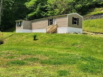 Mobile Home at 64 Grand Baby Dr Hindman, KY 41822
