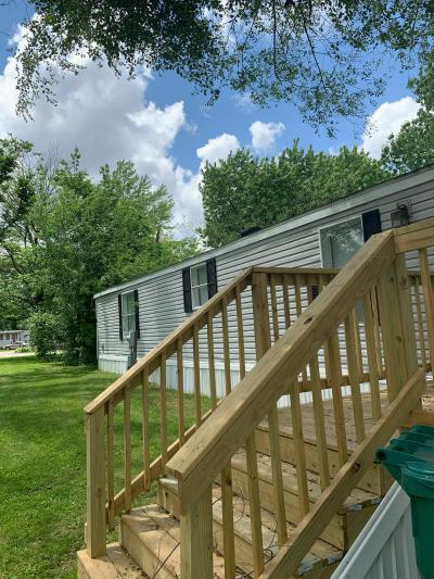 Lincoln Place Mobile Home Park in Springfield, IL | MHVillage