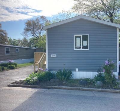Mobile Home at 38569 North Sheridan Rd Lot 501 Beach Park, IL 60099