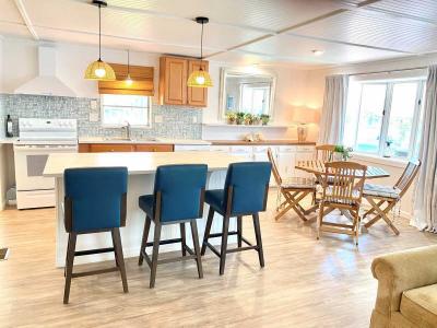 Photo 5 of 22 of home located at 620 57th Avenue West #E-6 Bradenton, FL 34207