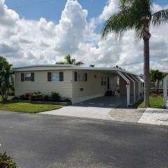 Photo 4 of 31 of home located at 18675 U.s. Hwy 19 N. Lot 235 Clearwater, FL 33764