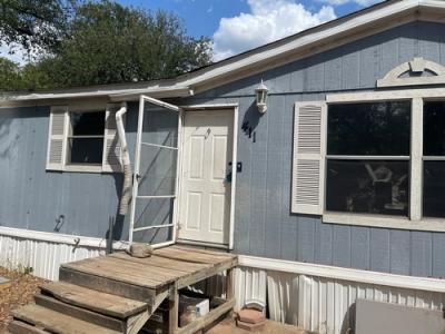 Mobile Home at 411 Cockatoo Rd Granbury, TX 76049