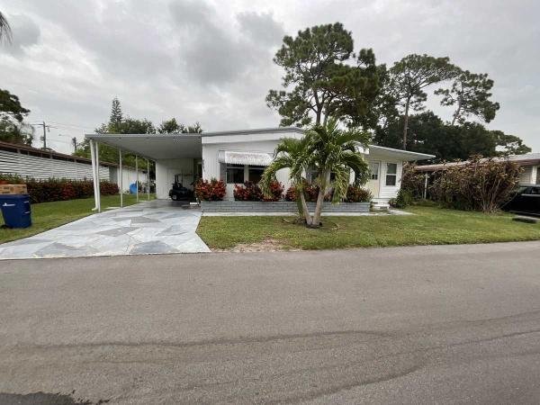 Photo 2 of 1 of home located at 4678 Pittenger Drive Sarasota, FL 34234