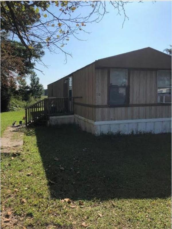 1990 Oakwood Mobile Home For Sale 3525 E. Elizabeth Rd., Lot 10