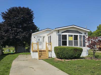 Mobile Home at 4176 Clement St Milford, MI 48381