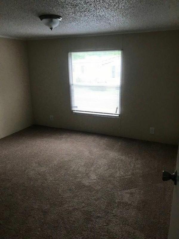 2001 Clayton Homes Inc Mobile Home For Sale or Rent 9401 Wilson Blvd