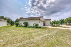 Photo 5 of 38 of home located at 635 Parkridge Rd Waterford, WI 53185