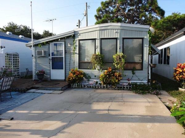 1985 TOWN&COUNTRY Mobile Home For Sale