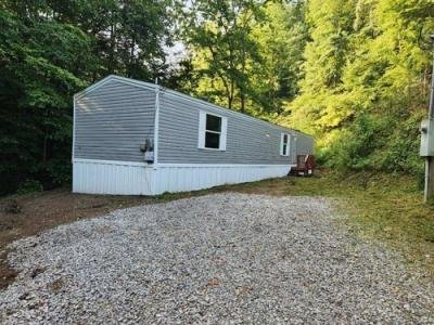 Mobile Home at 365 Meadow Lark Rd Pine Top, KY 41843