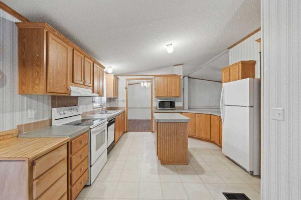 2003 American Homestar Of Lancaster, L.P. Mobile Home For Sale