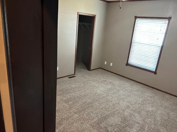 2011 CMH MANUFACTURING INC Mobile Home For Sale