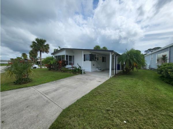 Photo 1 of 2 of home located at 8775 20th Street Lot 814 Vero Beach, FL 32966