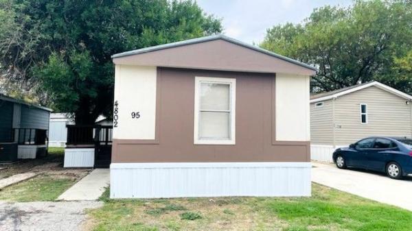 2000 Town & Country Mobile Home For Sale