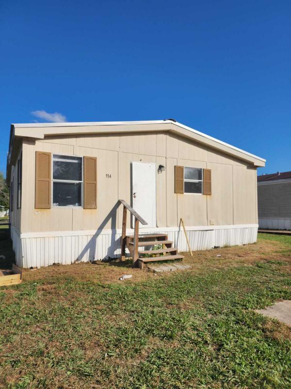 1997 Champion Homes of Tennessee Mobile Home 114 Destin Texarkana, TX