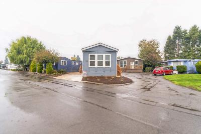 Photo 4 of 32 of home located at 2200 Lancaster Dr SE #18A Salem, OR 97317