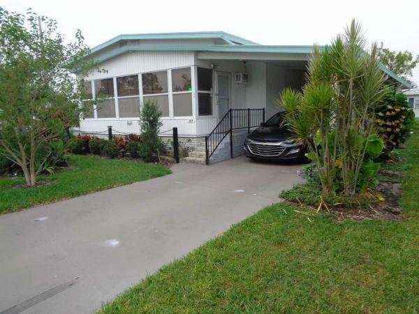Photo 1 of 2 of home located at 317 Lighthouse Way Lakeland, FL 33803