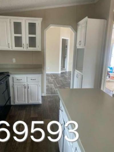 Mobile Home at 446 Forest Creek Devine, TX 78016
