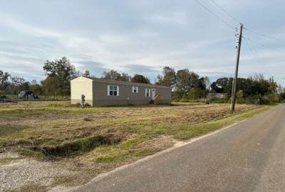 Mobile Home at 1734 County Road 2060 Hull, TX 77564