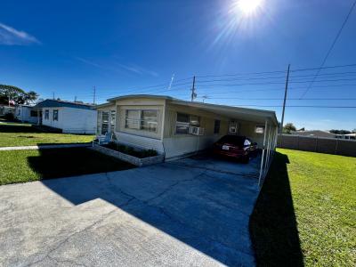 Photo 3 of 18 of home located at 39646 Calamanda Ave Zephyrhills, FL 33542