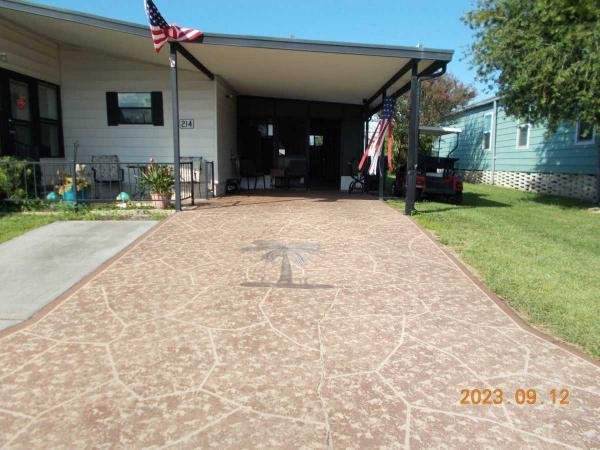 Photo 1 of 2 of home located at 2425 Harden Blvd #214 Lakeland, FL 33803