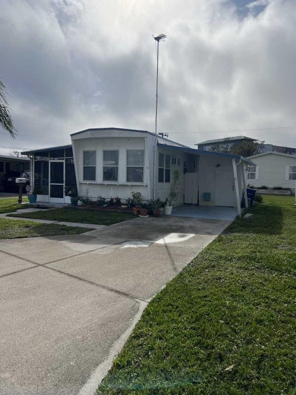 Photo 1 of 2 of home located at 3901 Bahia Vista St, Lot 124 Sarasota, FL 34232