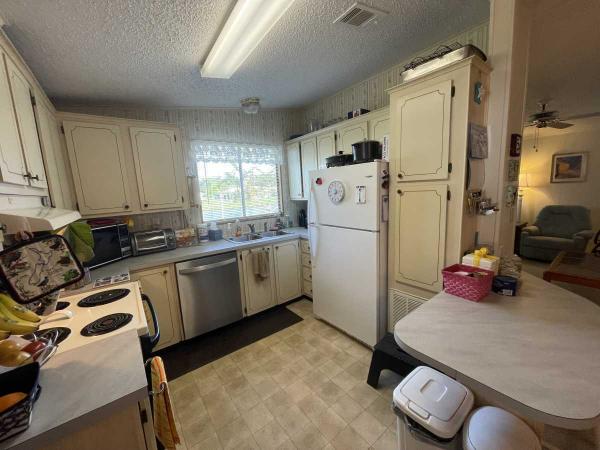 1989 PALM CC FLMHS 2BR/2BA Mobile Home