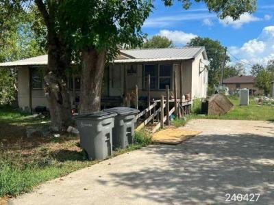 Mobile Home at 1404 Sycamore St Victoria, TX 77901